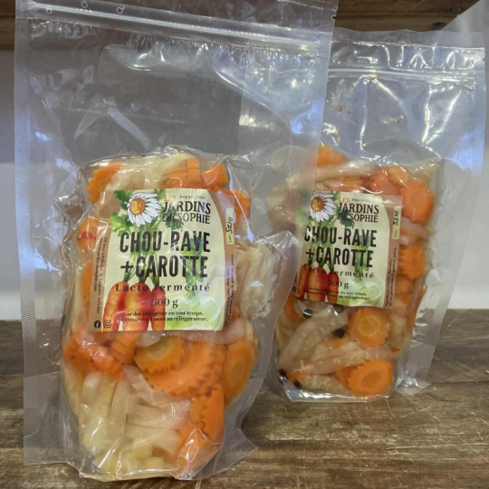 Idéal pour refaire la santé du microbiote intestinal, les carottes et chou-raves lactofermentés  des Jardins de Sophie de St-Fuogence sont en plus  délicieux et bien croquants en bouche.